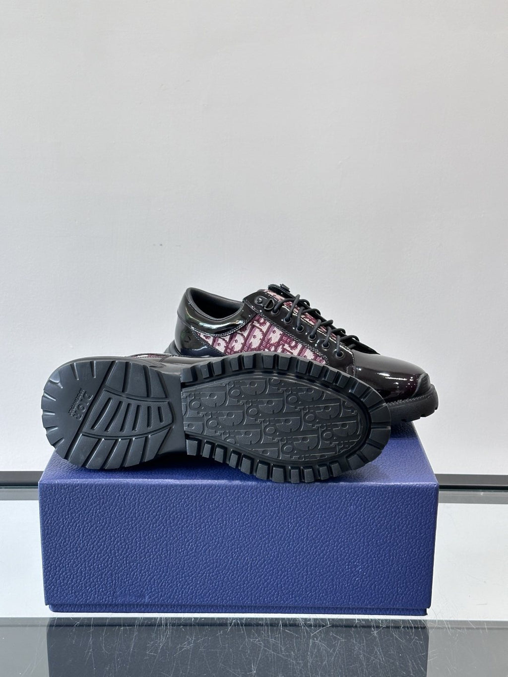 Dior Black Burgundy Patterned Derby Shoes — detail