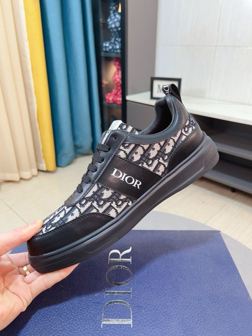 Dior Patterned Low-Top Sneakers — detail